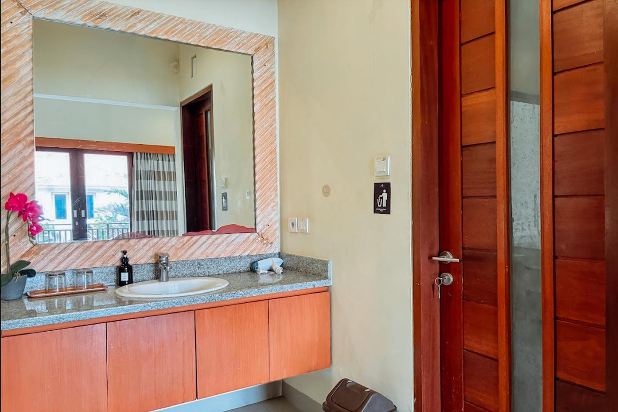 Kubu Petitenget Suite Seminyak Екстериор снимка